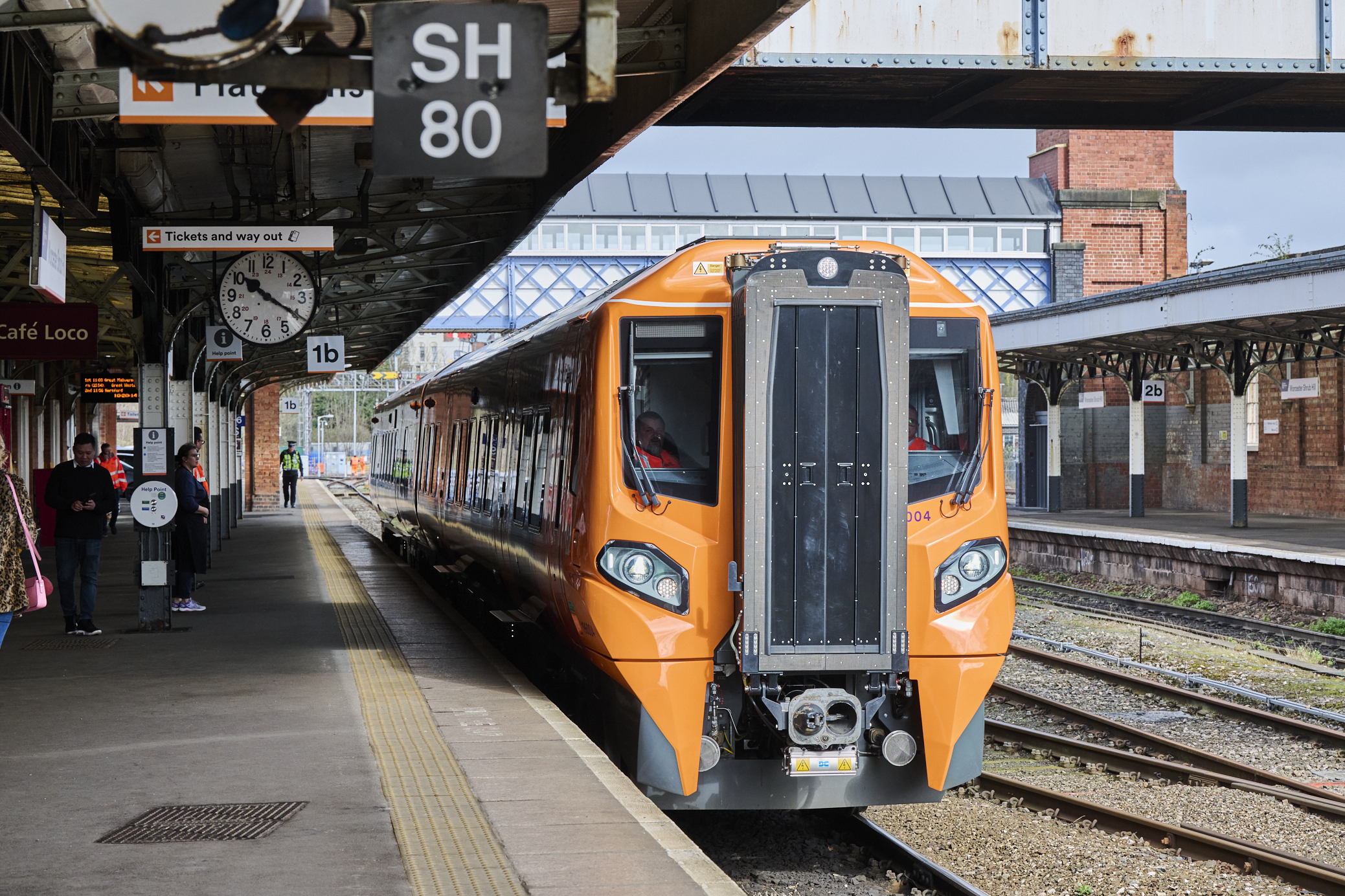 Train at Worcester Shrub Hill station