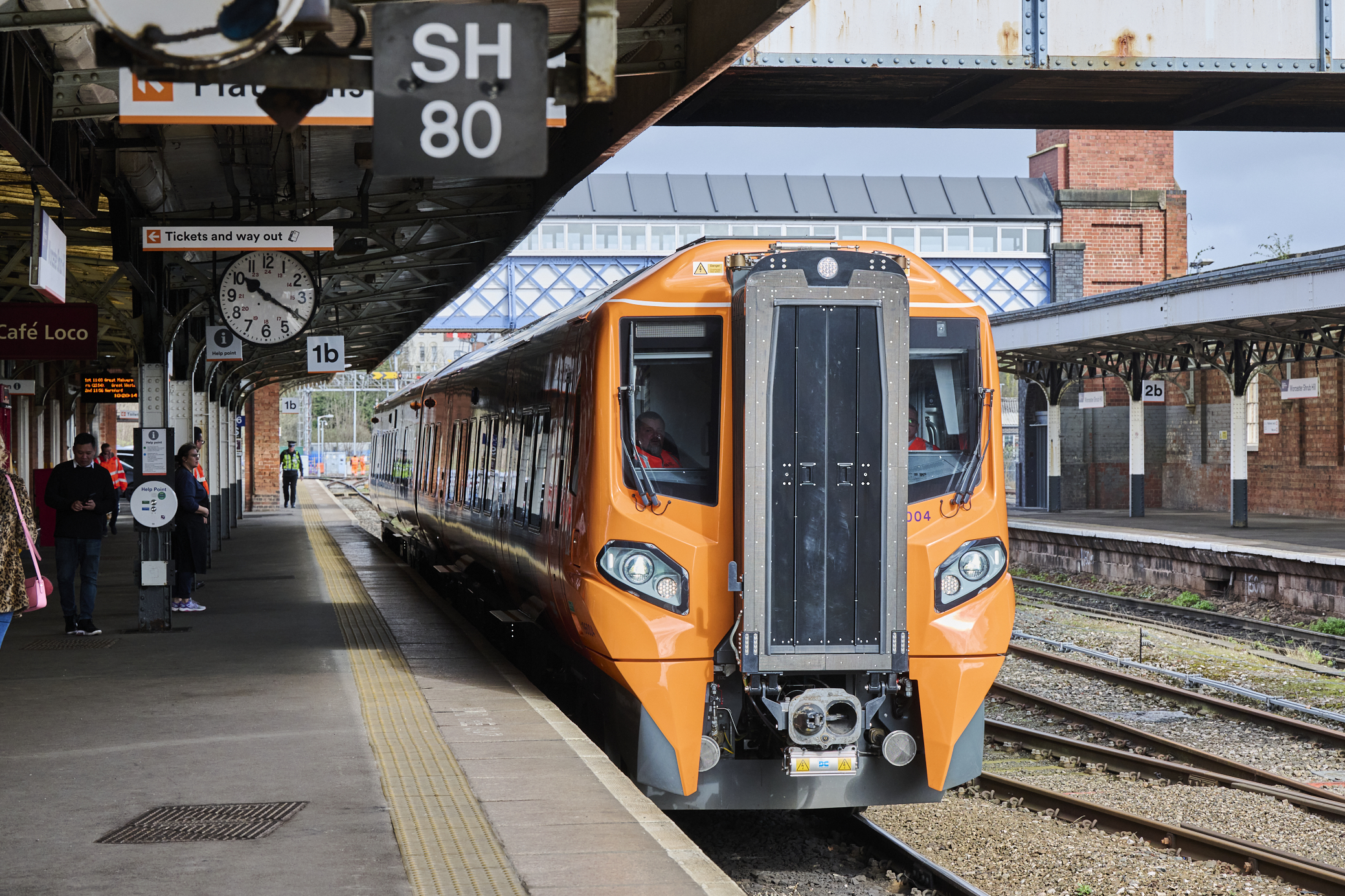 A train at Worcester Shrub Hill railway station